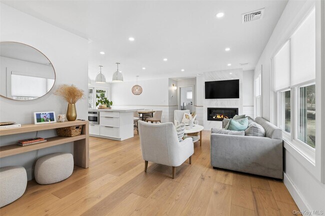 Building Photo - 6 W Landing Rd