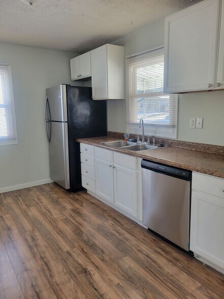 Building Photo - 4440 Saint Ann Ln