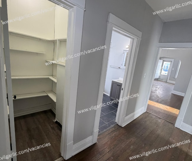 Building Photo - 3 Large Bedrooms • 1 Updated Bathroom house in Hammond, IN