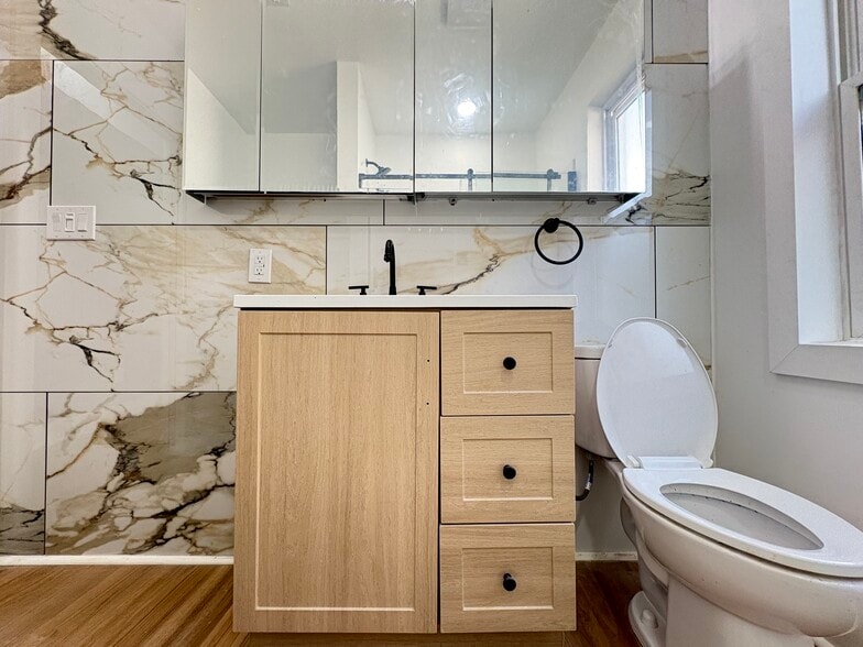 Building Photo - 5834 Phillips Ave