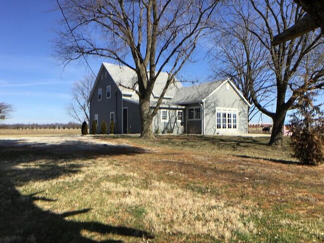 Building Photo - 705 Milburn School Rd