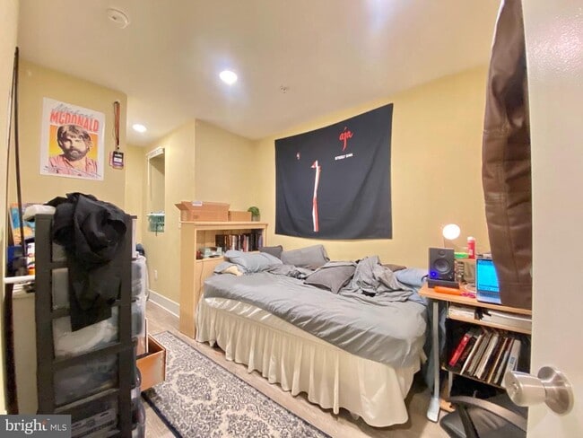 Building Photo - 2214 N Camac St