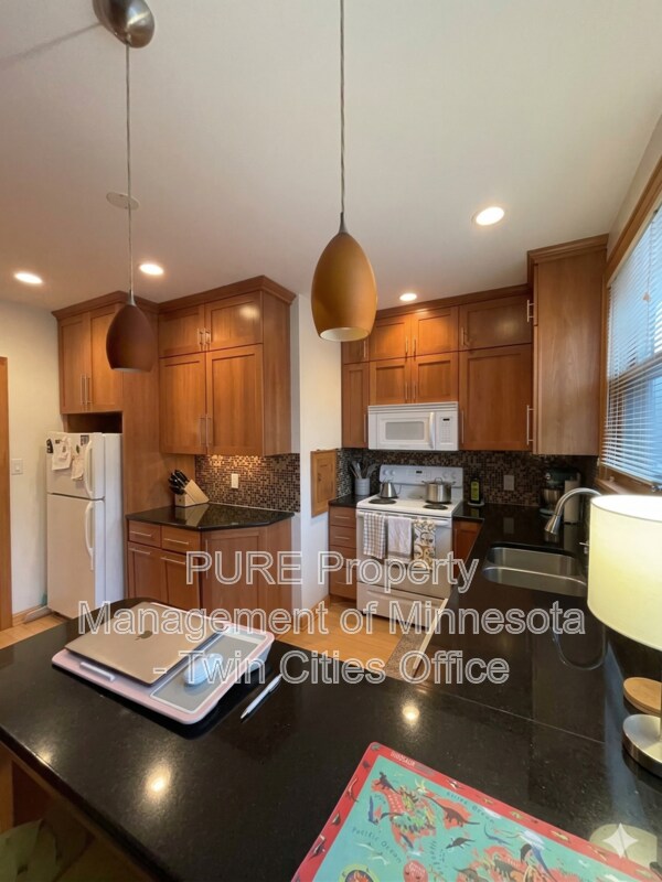 Building Photo - 4908 Chicago Ave