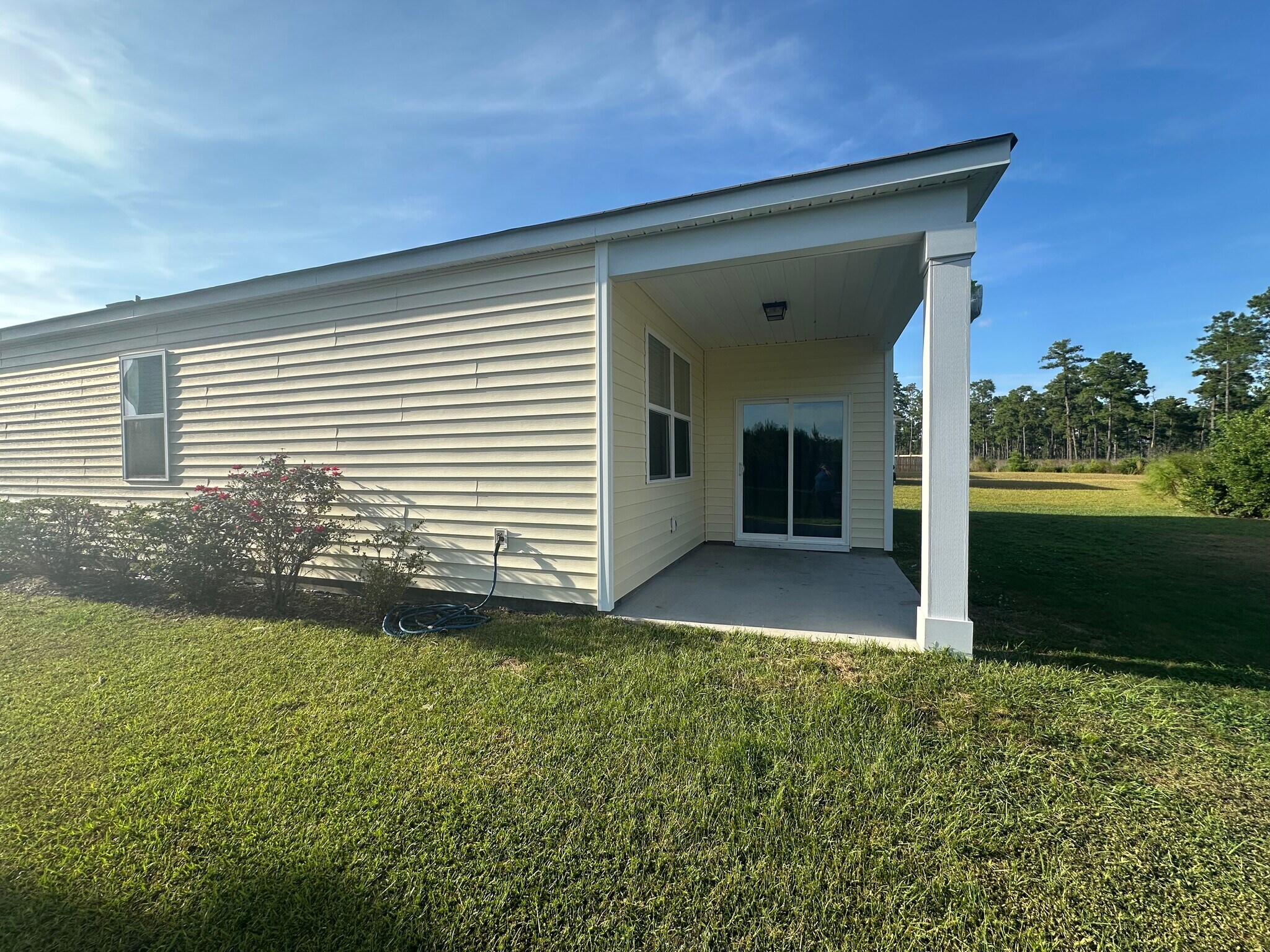 Building Photo - 8170 E Highcroft Dr NE
