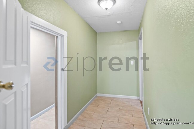 Building Photo - Unit 1
