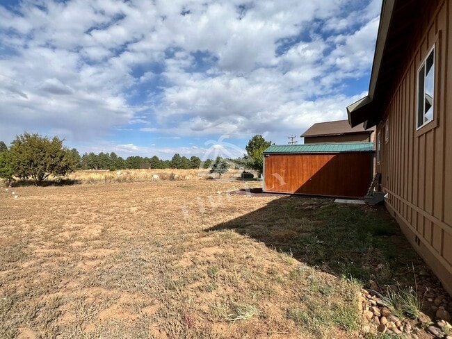 Building Photo - 2268 Meadow Ln