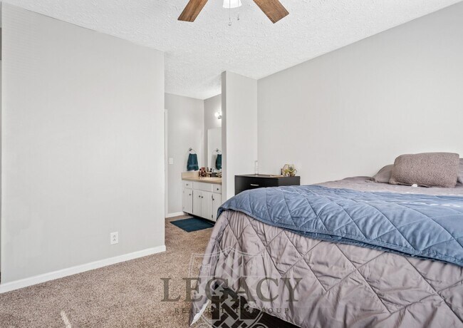 Building Photo - 748 Lake Terrace Dr