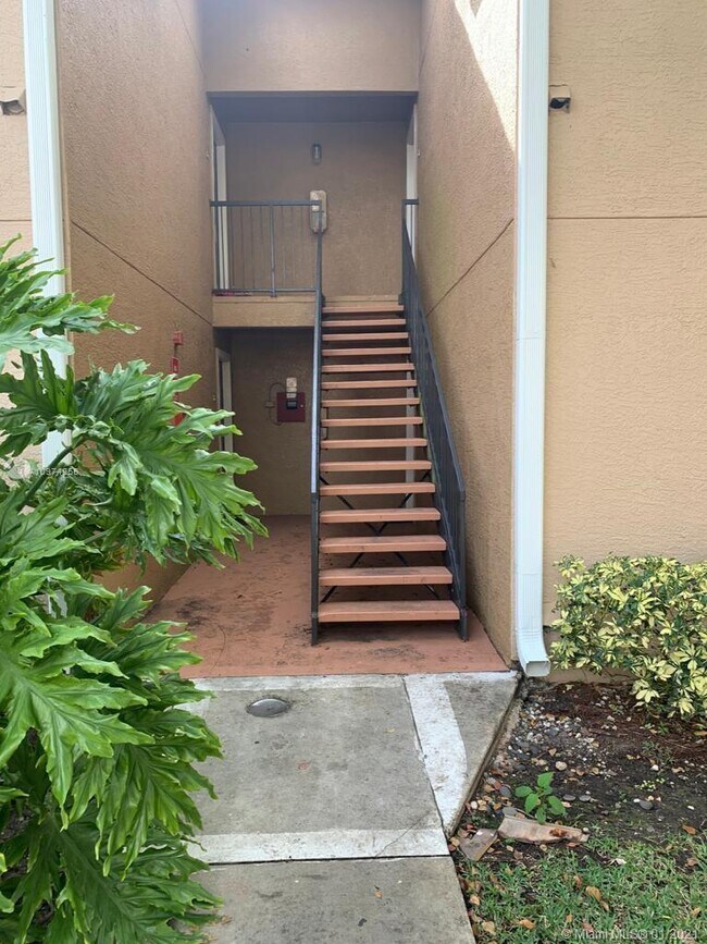 Building Photo - 15600 SW 106th Ln