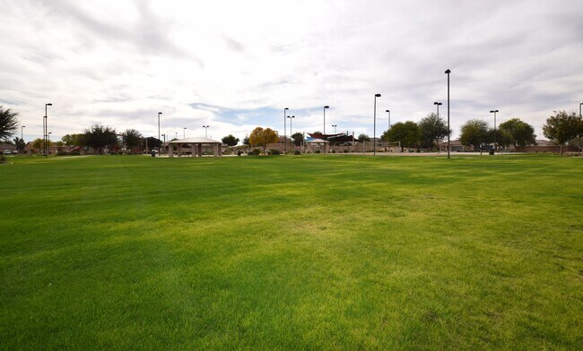 Building Photo - Practically new 4 bed 3 bath home in Mission Royale!