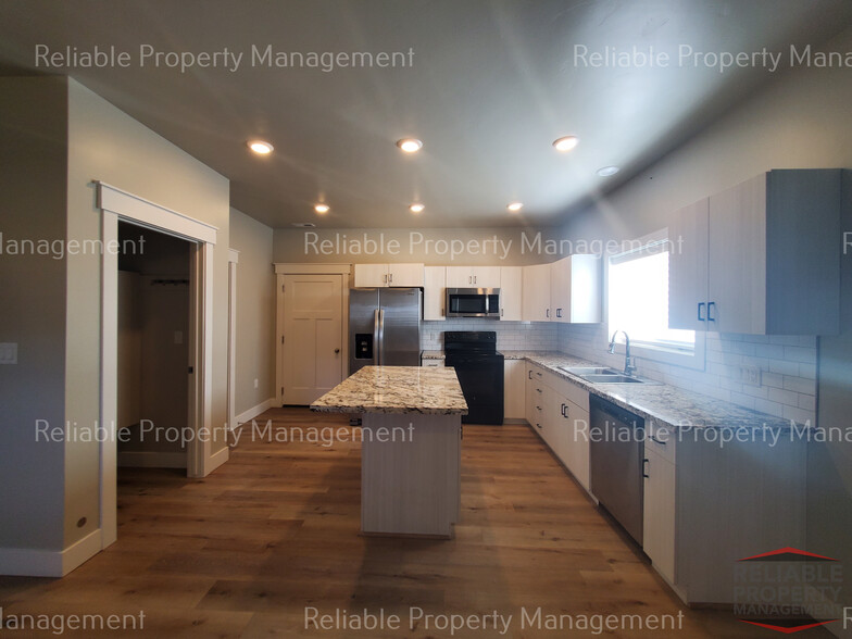 Building Photo - 359 N 3rd W