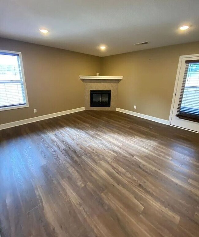 Building Photo - 3BR/2.5BA Home w/ Cul-De-Sac Lot in Platte City