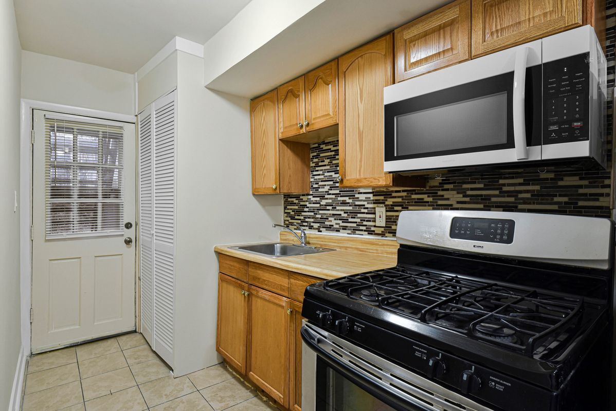 Building Photo - 3427 B St SE