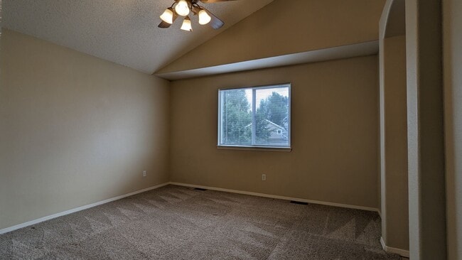 Building Photo - Large 4 Bed 3.5 Bath in Stetson Hills