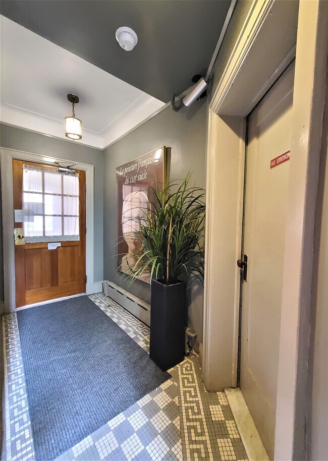 Building Photo - 10 66th St