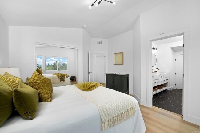 Building Photo - Oceanside Home - 3 Bedroom 2-1/2 Bathroom - Renovated