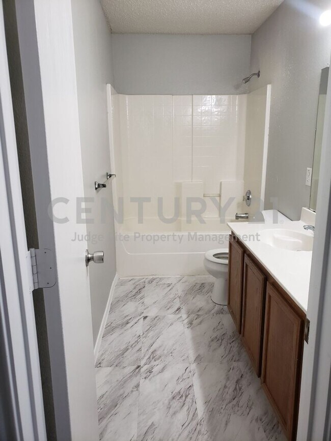 Building Photo - Spacious 2-Story 3/2/2 Home with Versatile...