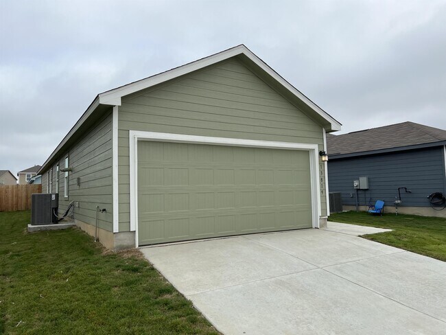 Building Photo - 13819 Llama Pl