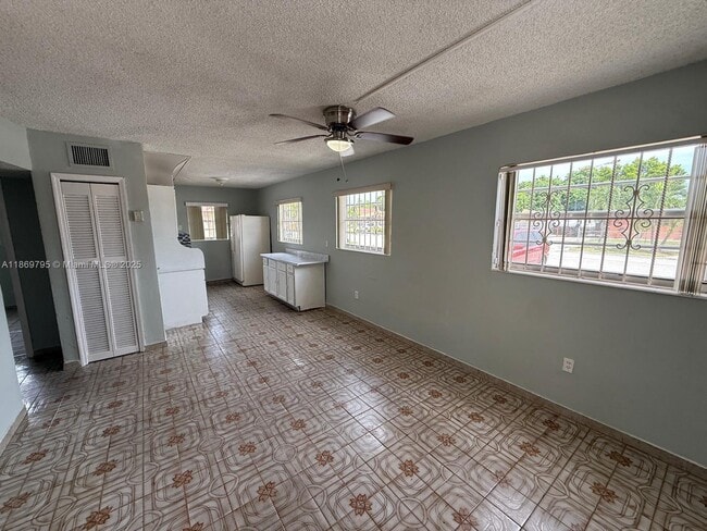 Building Photo - 1281 W 29th St