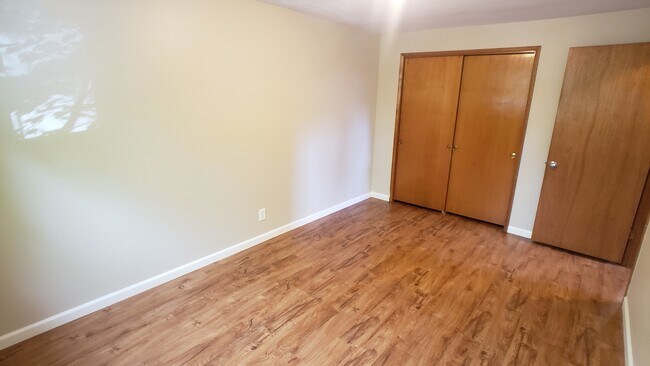 Building Photo - Briarcrest 44