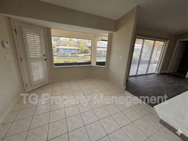 Building Photo - 20 Clarendon Ct N