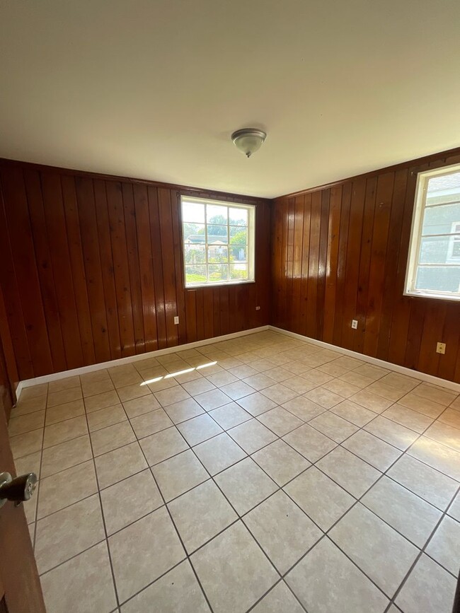 Building Photo - 3 bedroom 1 bathroom home for rent!