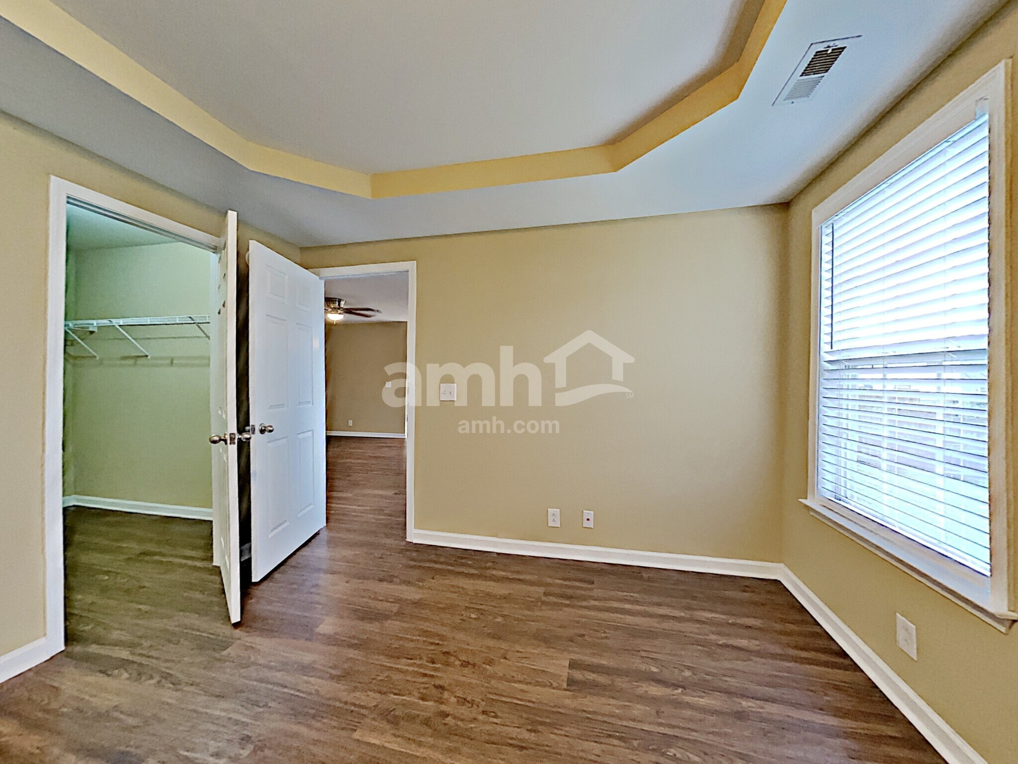 Building Photo - 1262 Lasalle Dr