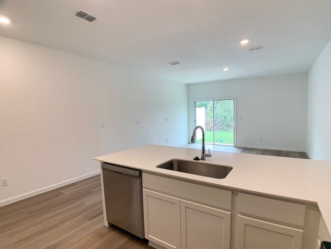 Building Photo - 697 Holly Lks Dr