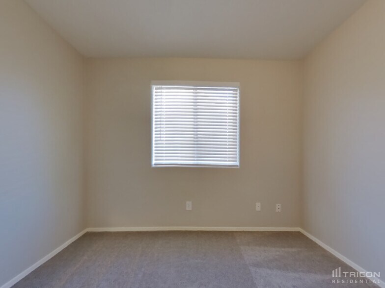 Building Photo - 8851 S 257th Dr