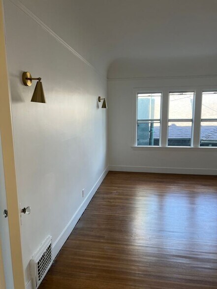 Building Photo - 926 S Curson Ave