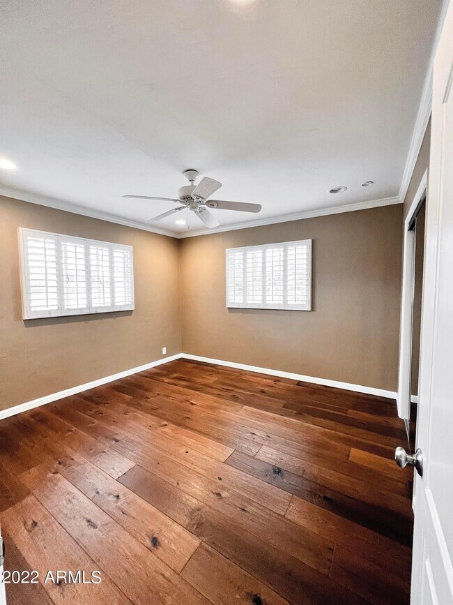 Building Photo - 3940 E Glenrosa Ave