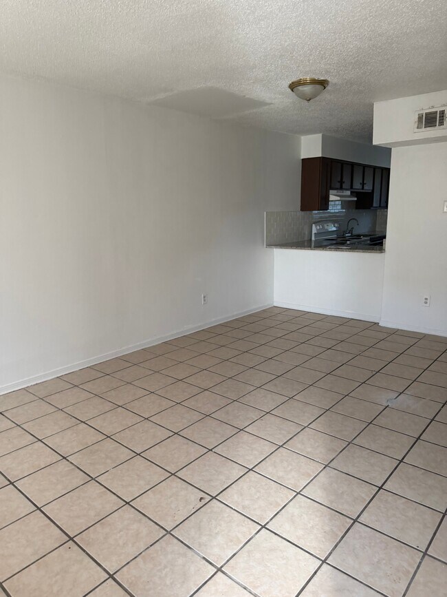 Building Photo - 4870 Alsace St