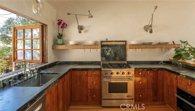 Building Photo - 8978 Wonderland Ave