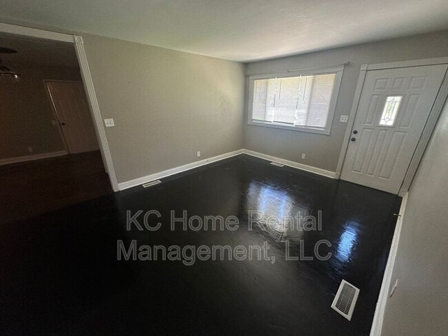 Building Photo - 10905 E 47th St