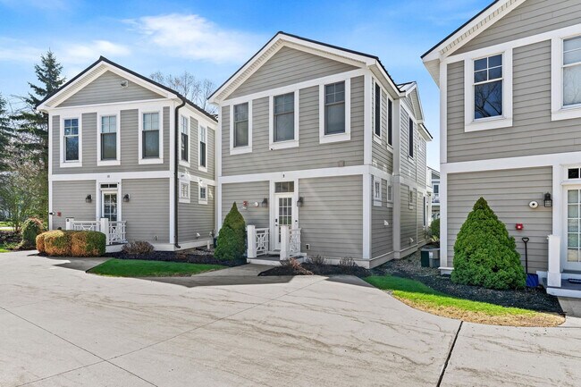 Building Photo - 807 Lake St