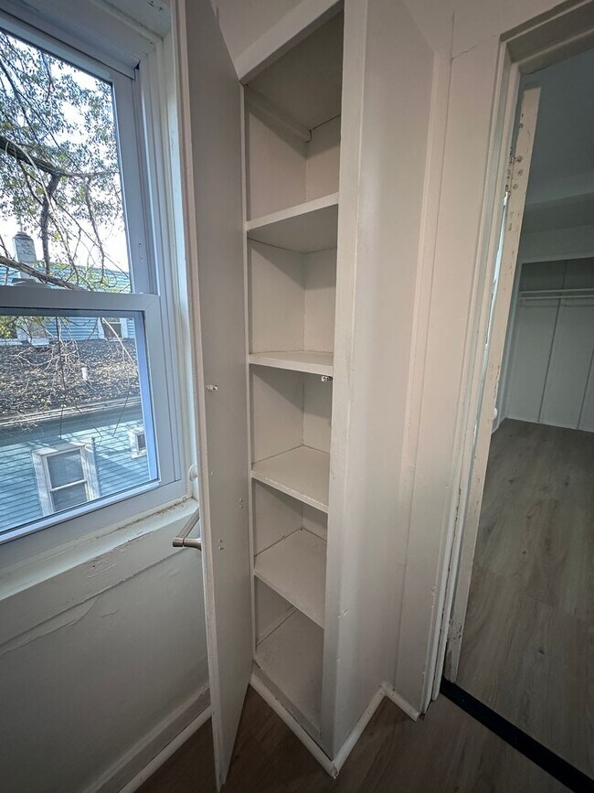 Building Photo - 303 Weston Ave