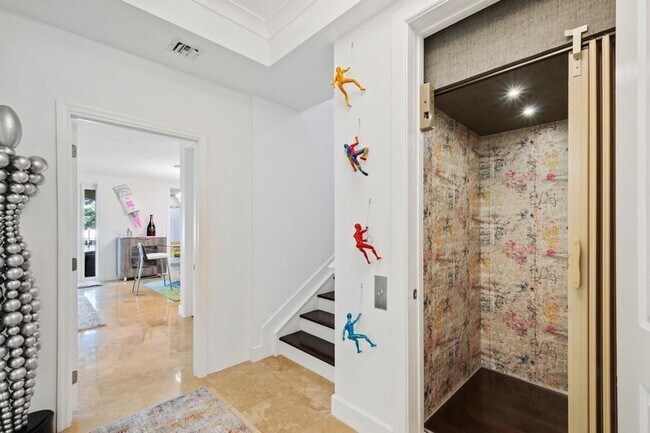 Building Photo - 63 Isle of Venice Dr