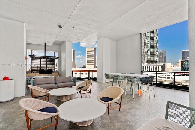 Building Photo - 90 SW 3rd St