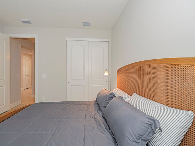 Building Photo - 3842 White Alder Wy