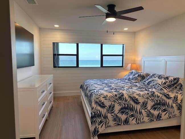 Building Photo - 7430 S Ocean Dr