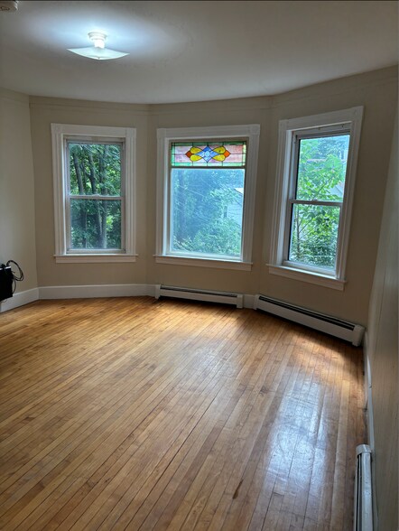 Building Photo - 11 Nutting St