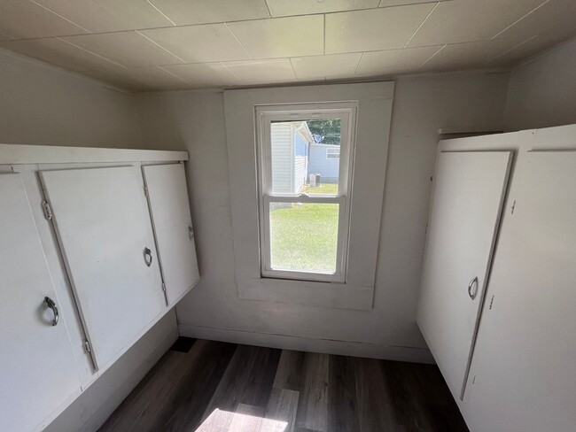 Building Photo - 3 Bedroom House!