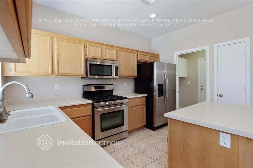 Building Photo - 9428 Warm Waters Ave