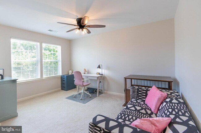 Building Photo - 8061 Side Hill Dr