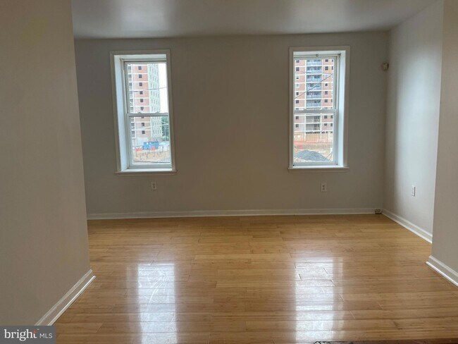 Building Photo - 2427 N 10th St