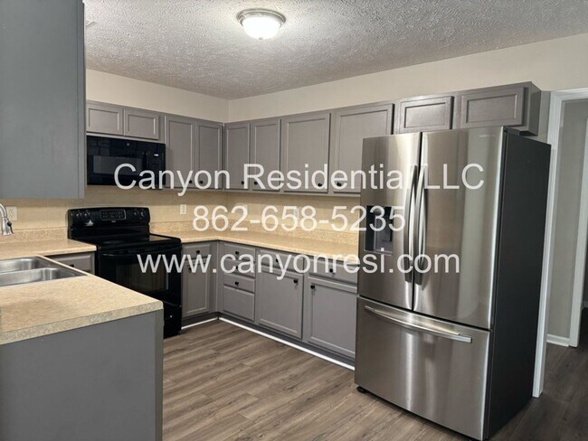 Building Photo - Spacious 3-Bedroom Home for Rent in Raeford