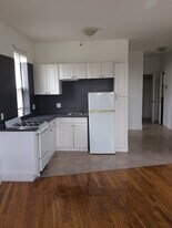 Building Photo - 51 Park Dr