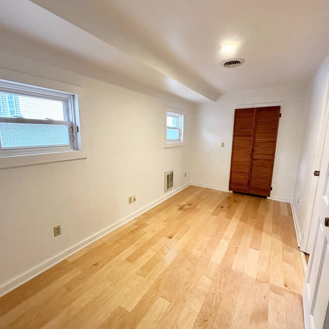 Building Photo - 229 Elm St