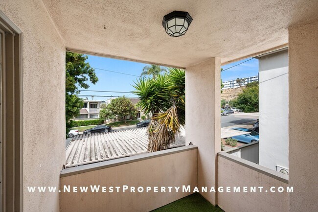 Building Photo - Recently Refreshed Point Loma 2-Bedroom at Baycrest! Small Pet OK! Available Now!
