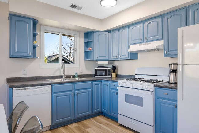 Building Photo - 204 Washington Park Blvd