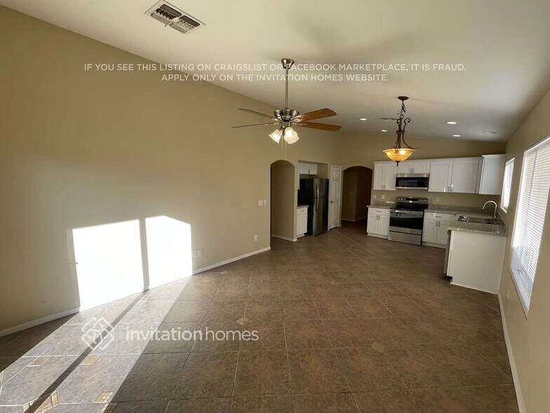 Building Photo - 22059 W Solano Dr